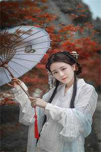 把校花捡回家，她居然这么反差？