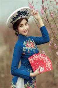 明月半窗终不圆