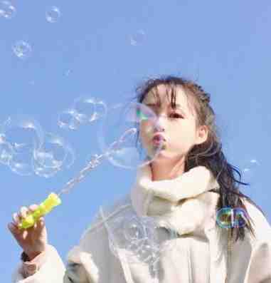 报告妖王，夫人又去凡间打螺丝了